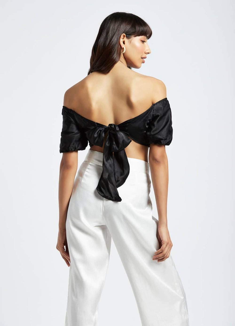 Vitória Black Offshoulder Bubble Sleeve Crop Top