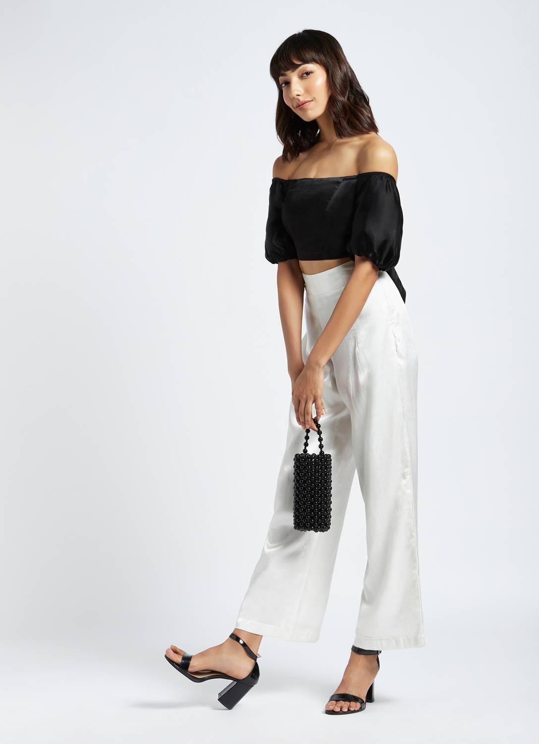 Vitória Black Offshoulder Bubble Sleeve Crop Top - QUERATED